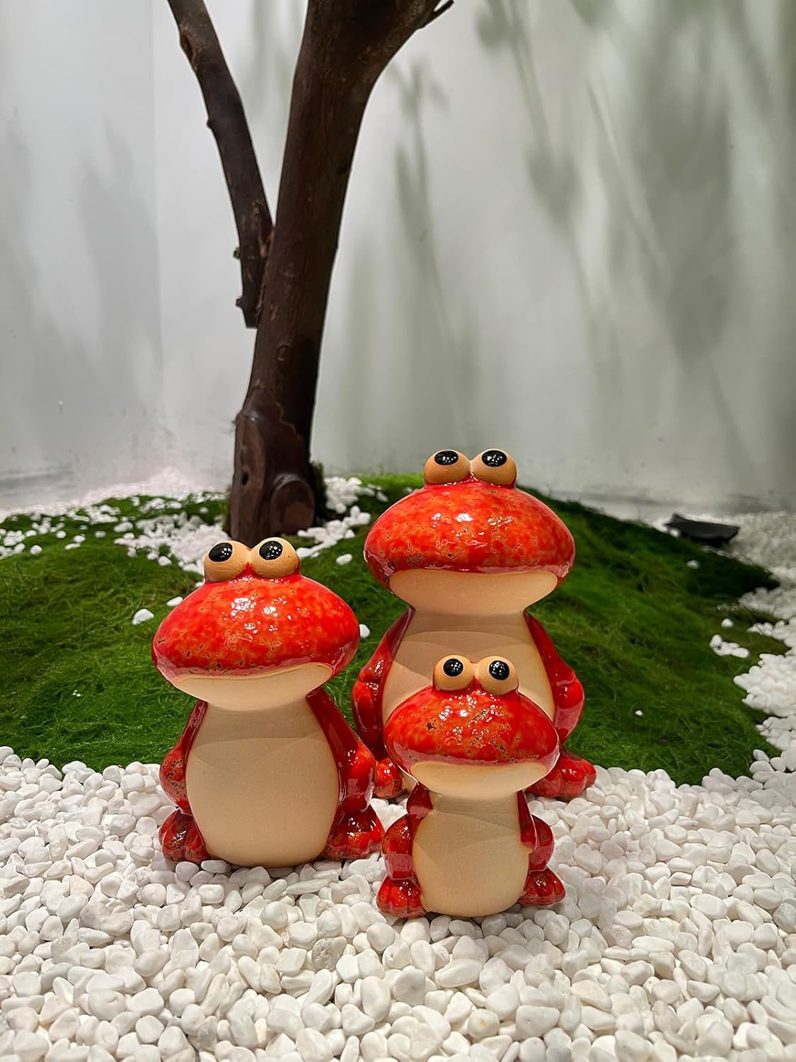 Frog Garden Decor Set of 3,Funny Cute Ceramic Frog Garden Statues Yard Decoration Outdoor Holiday Decorations,Ideal Ornament for Outside Pond Pool Patio Front Porch Backyard (Red)