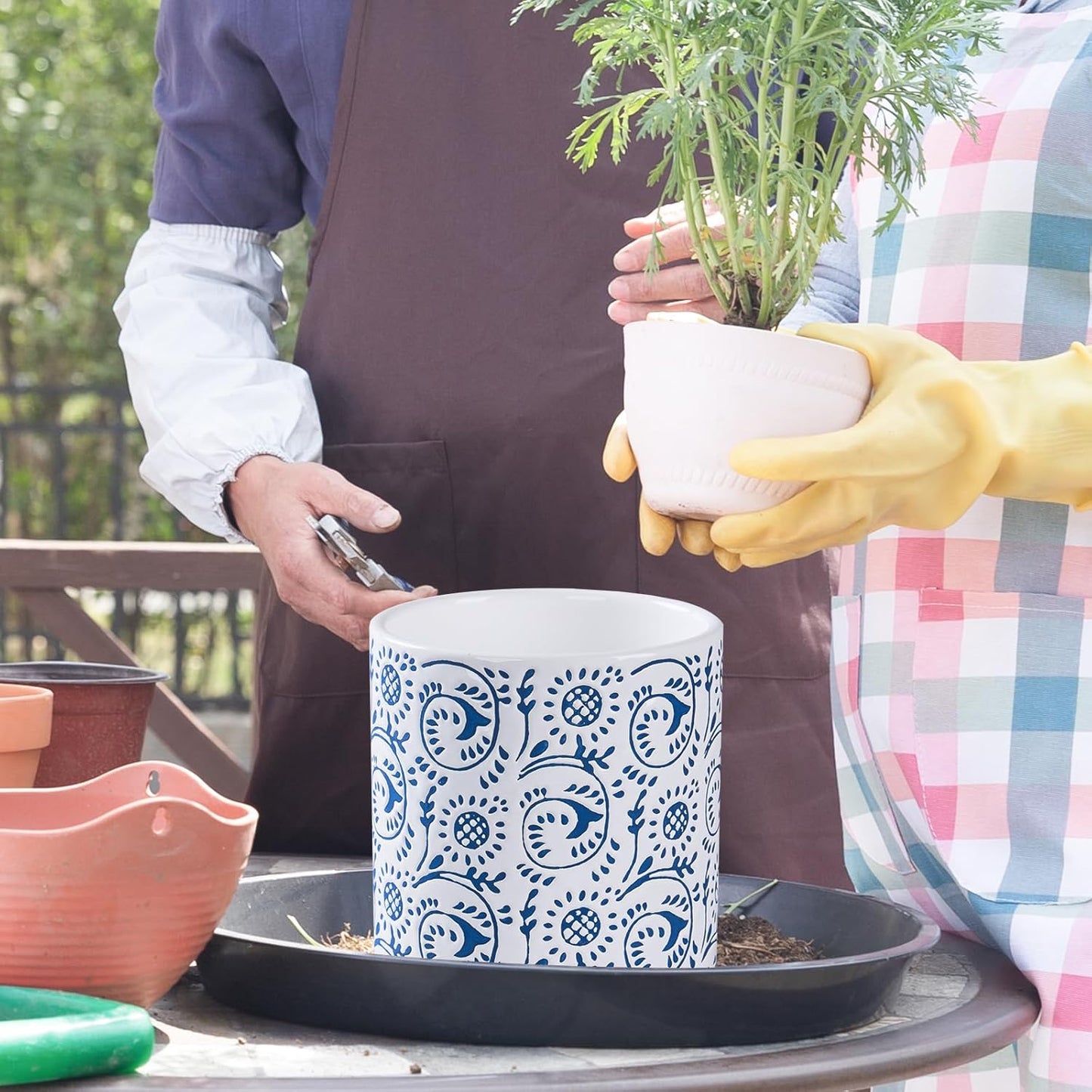 Ceramic Plant Pot for Indoor Plants, 4.7 Inch Blue & White Floral Porcelain Ceramic Decorative Flower Pot with Drainage Holes, Modern Planter for Home & Office Decor