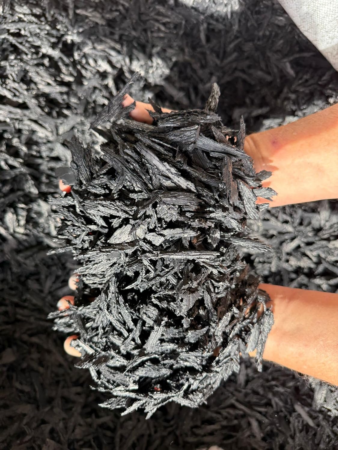 100% Wire-Free Shredded Rubber Mulch – Black – 20 lb (0.6 cu ft) – Long-Lasting, Low Maintenance, Safe for Kids & Pets – Ideal for Landscaping & Playgrounds