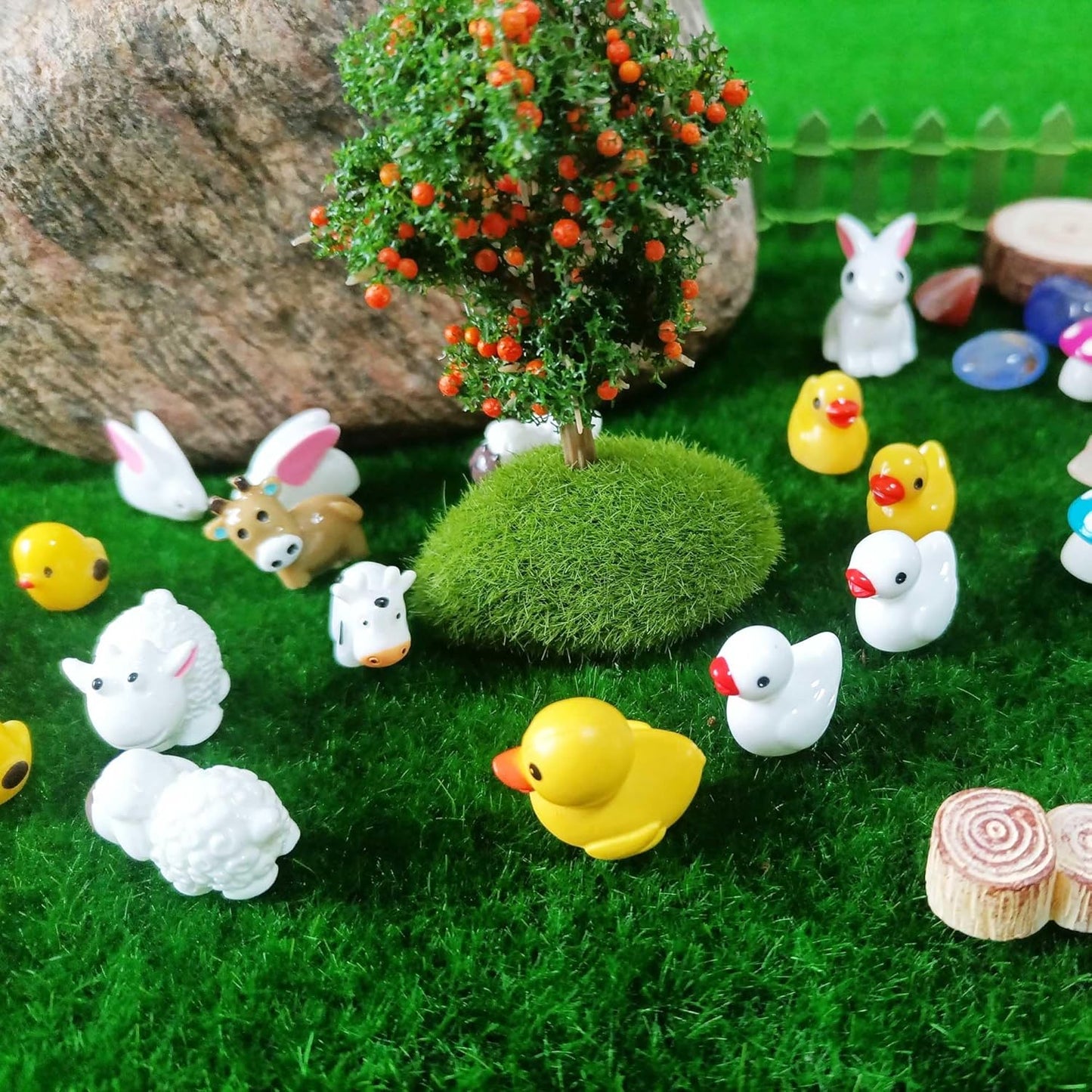 100 Pcs Mini Resin Animals Figures, Mixed Tiny Plastic Animals Figurines to Hide Miniature Fairy Garden Accessories