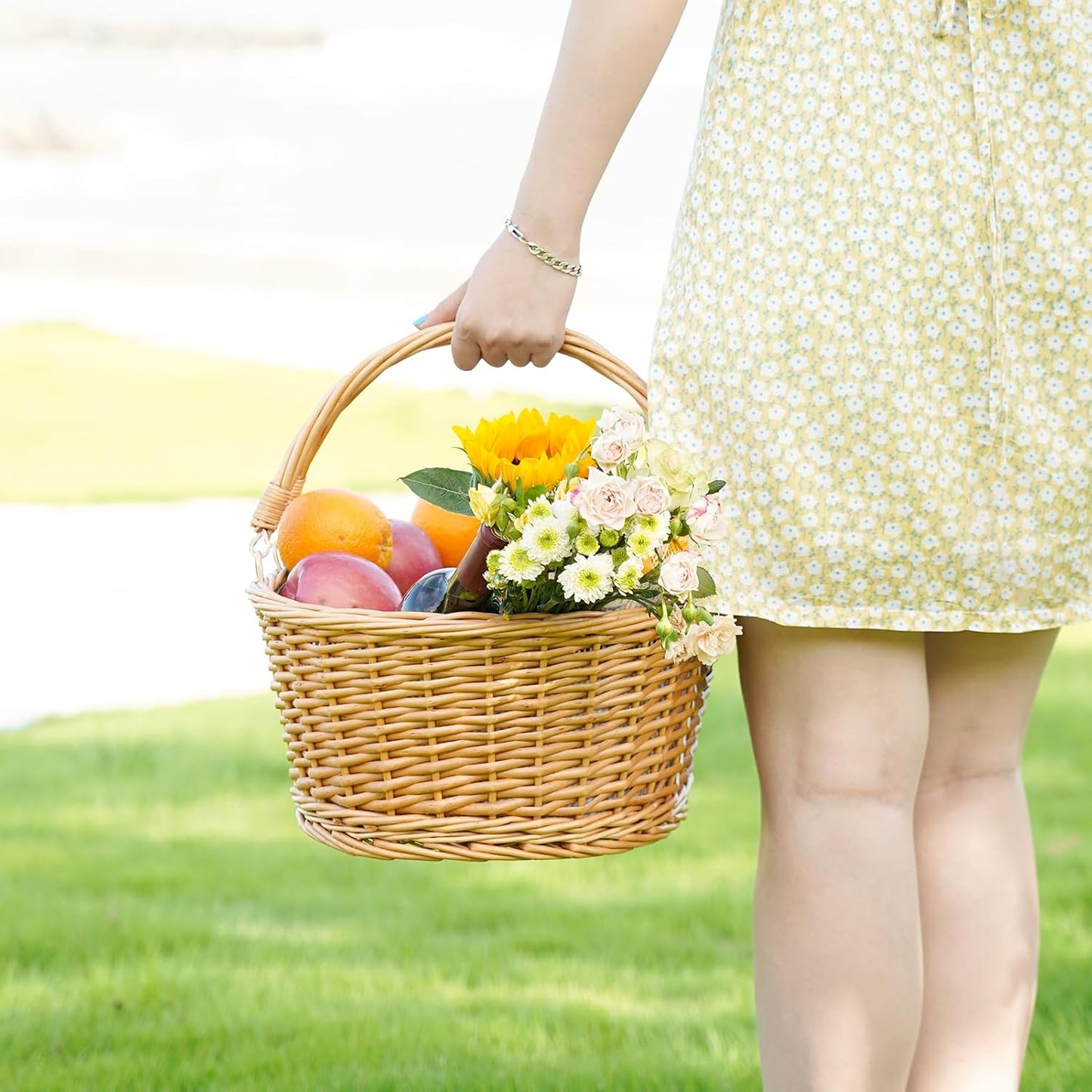 Wicker Picnic Basket with Double Folding Handles, Natural Large Willow Hamper Empty Basket Cheap Easter Eggs Candy Storage Wine Basket for Toy, Flower, Wedding（White 16inch）