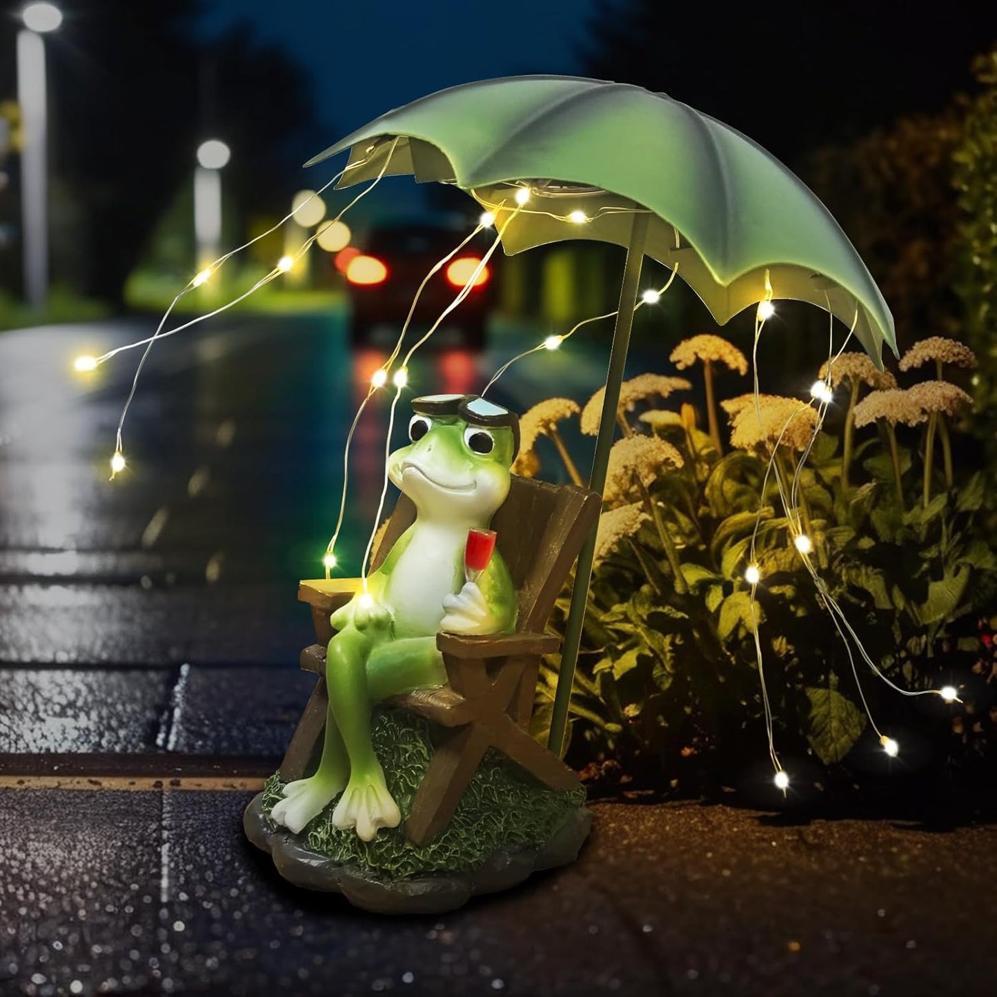 Solar Frog Outdoor Garden Statues Yard Decor - Solar Lantern LED Red Wine Frogs Umbrella Figurine with Lights Waterproof, Animal Statue Decoration Ornaments for Patio/Lawn Balcony/Backyard/Home