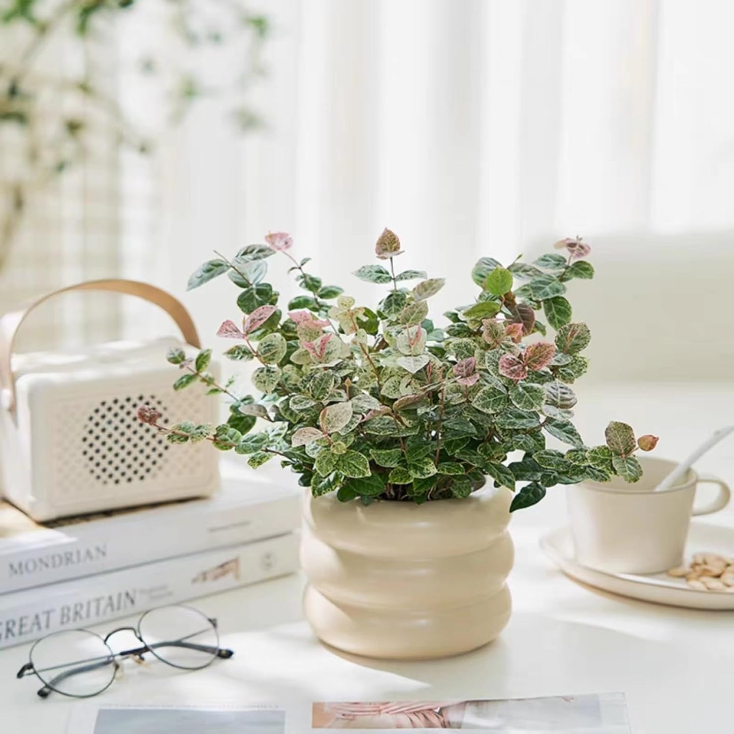 Ceramic Plant Pot Indoor, 4.7 Inch Flower Pot with Drainage Hole, Small Bubble Design Ceramic Planter for Home & Office Decor (Beige)