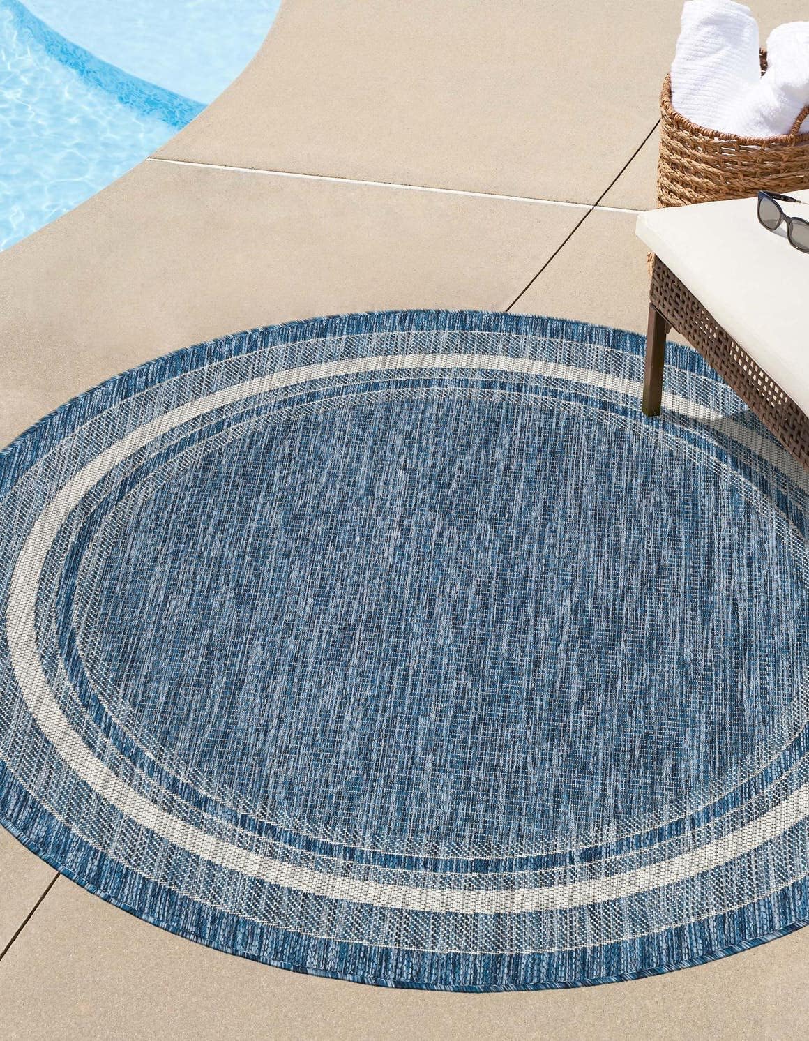 Unique Loom Outdoor Border Collection Area Rug - Soft Border (7' 10" Round, Blue/ Ivory)