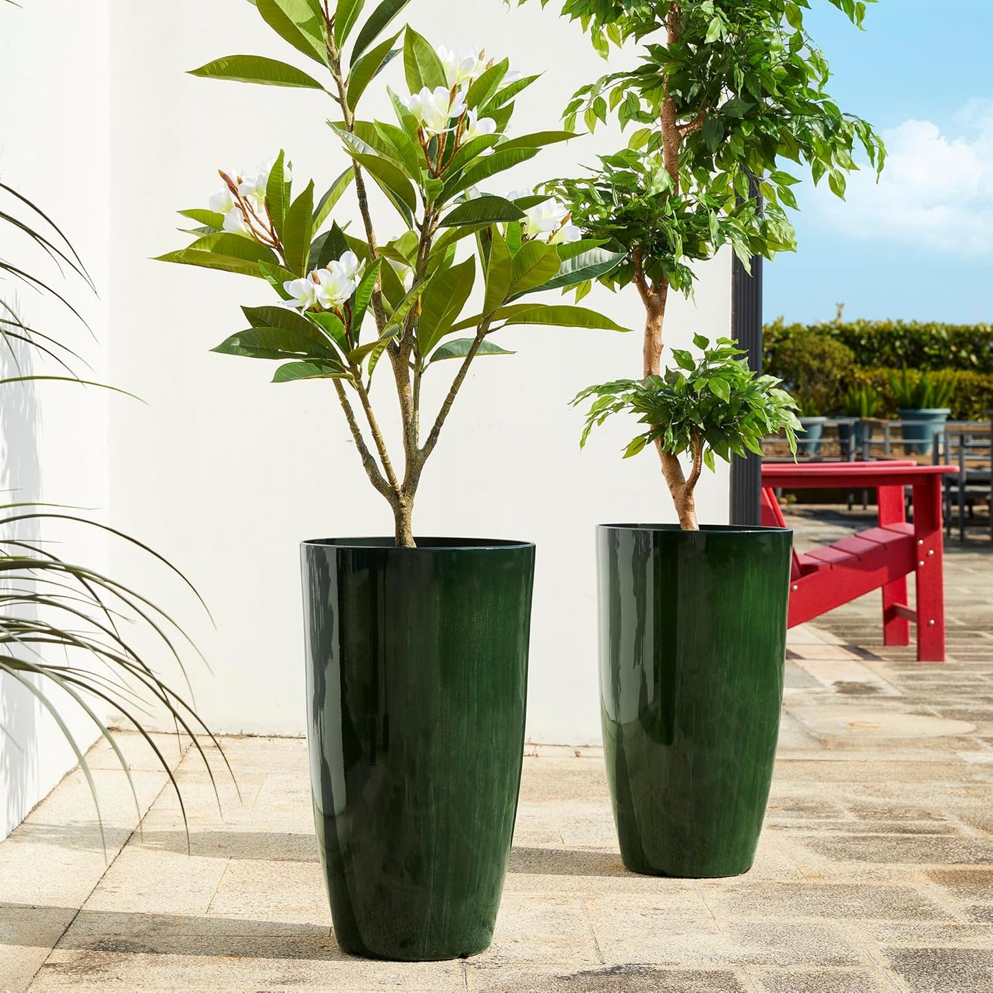 Glitzhome 23.5" H Large Tall Planter for Outdoor Plants,Set of 2 Plastic Tall Planters with Drainage Holes,Round Tapered Faux Ceramic Gradient Green Flower Tree Pots for Porch Patio Indoor Outdoor