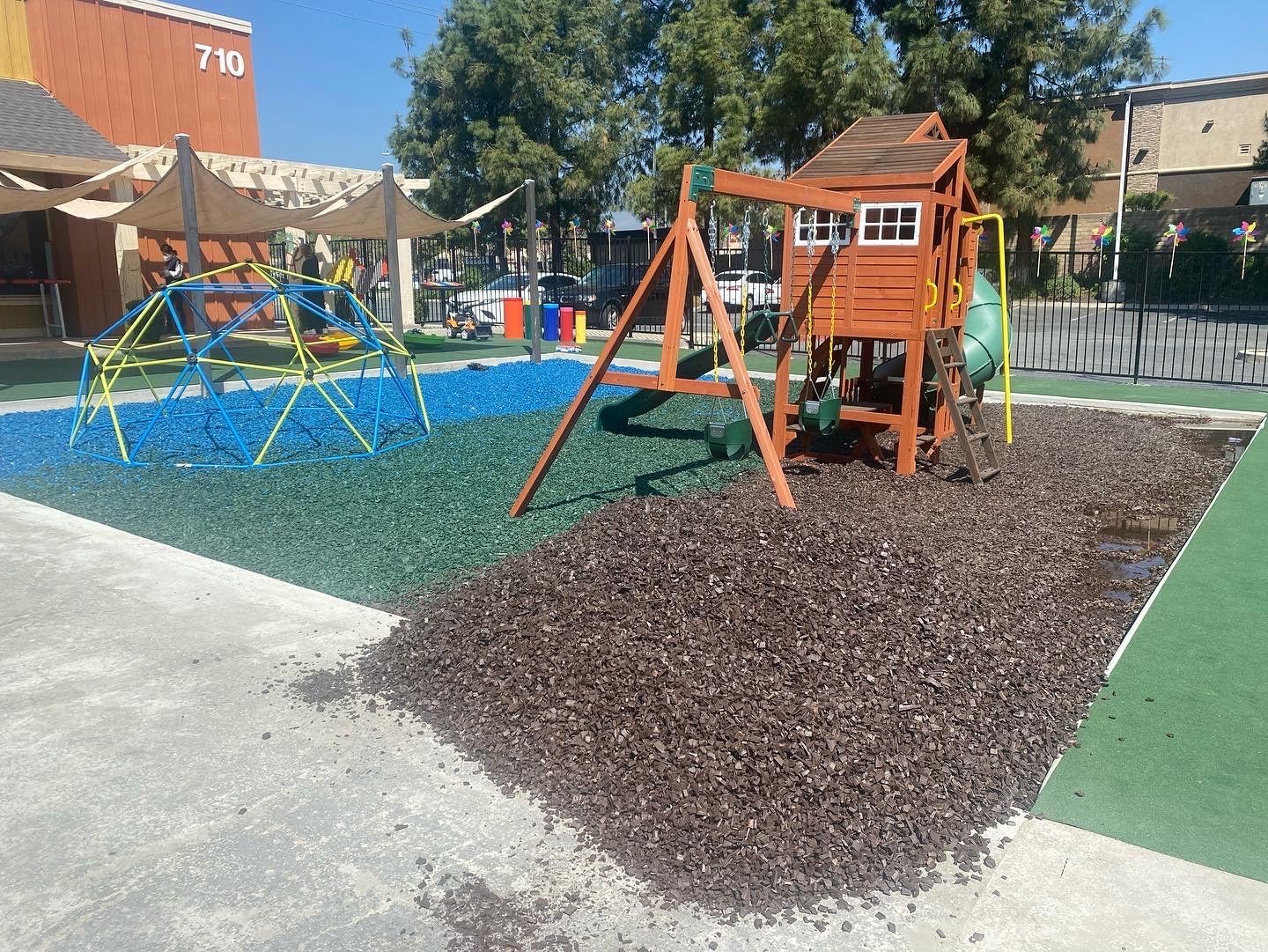 100% Wire-Free Rubber Mulch – Brown, 20 lb (0.8 cu ft) | Long-Lasting, Low Maintenance, Safe for Kids & Pets – Landscaping & Playground Ground Cover