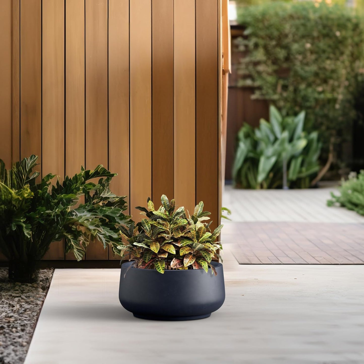 Kante 13.4" Dia Round Curvy Concrete Planter, Large Plant Pots with Drainage Hole and Rubber Plug for Indoor Outdoor Plants, Flower Pot for Home Garden Patio Porch, Charcoal