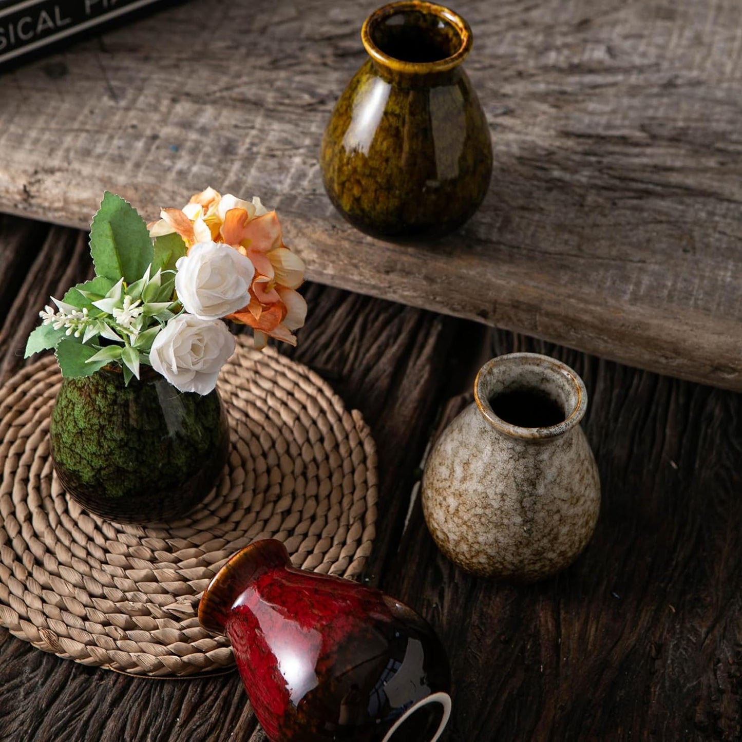 JOJUNO Glazed Rustic Bud Vase Set of 4 - Small Ceramic Mini Pottery Vases in White, Yellow, Green, Red - Ideal for Fresh & Dried Flowers - Modern Farmhouse Décor for Living Room, Shelves, Dining Table