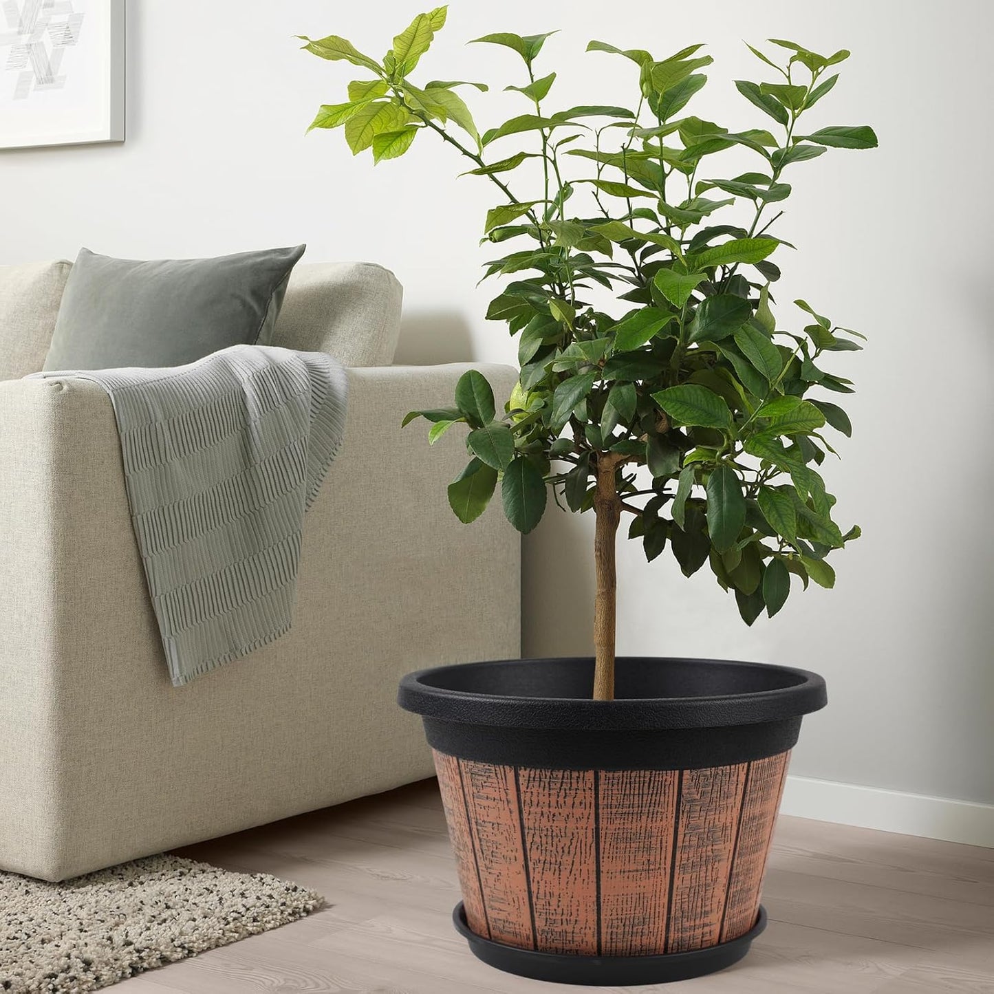 Quarut Large 4 Pack 16 inch Plant Pots,Whiskey Barrel Planters with Drainage Holes & Saucer,Plastic Decoration Flower Pots Retro Design,Planters for Outdoor Indoor Garden Balcony Plants (Brown)