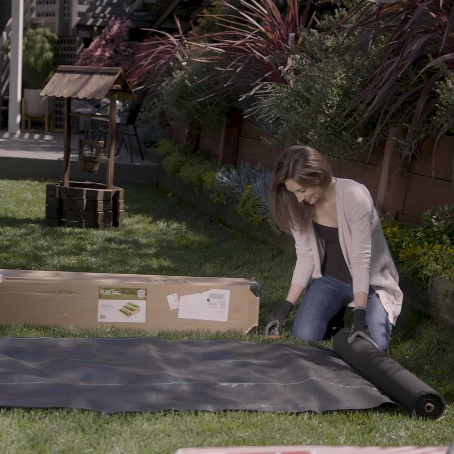 ECOgardener Premium 5oz Landscape Fabric, 4ft x 250ft Pro Garden Weed Barrier - Durable & Heavy Duty Weed Block Gardening Mat, Easy Setup & Superior Weed Control, Eco-Friendly & Convenient Design