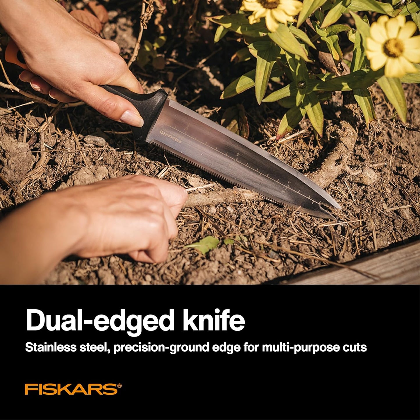 Fiskars Hori Hori Garden Knife with Sheath, Multi-Purpose Heavy Duty Gardening Hand Tool for Weeding, Planting, Digging with Hanging Hole