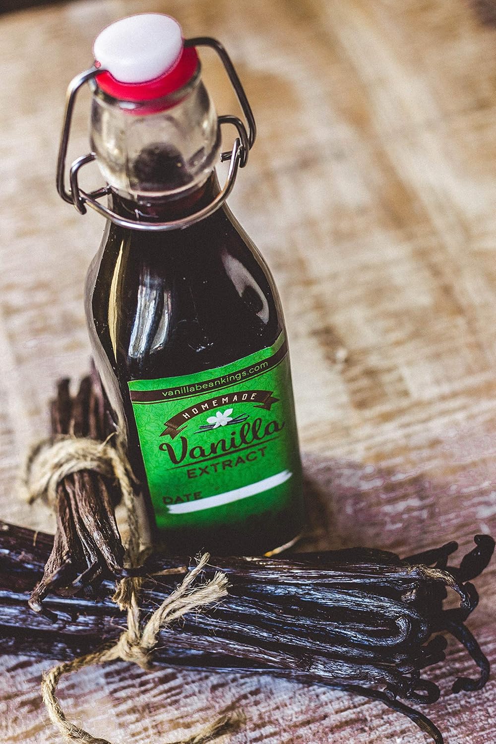 Homemade Vanilla Extract Kit | DIY | 1 Ounce of Premium Organic Madagascar Grade A Vanilla Beans 6-7 inches (Appoximately 8-10 Beans) with 8.5 oz Swing Top Glass Bottle