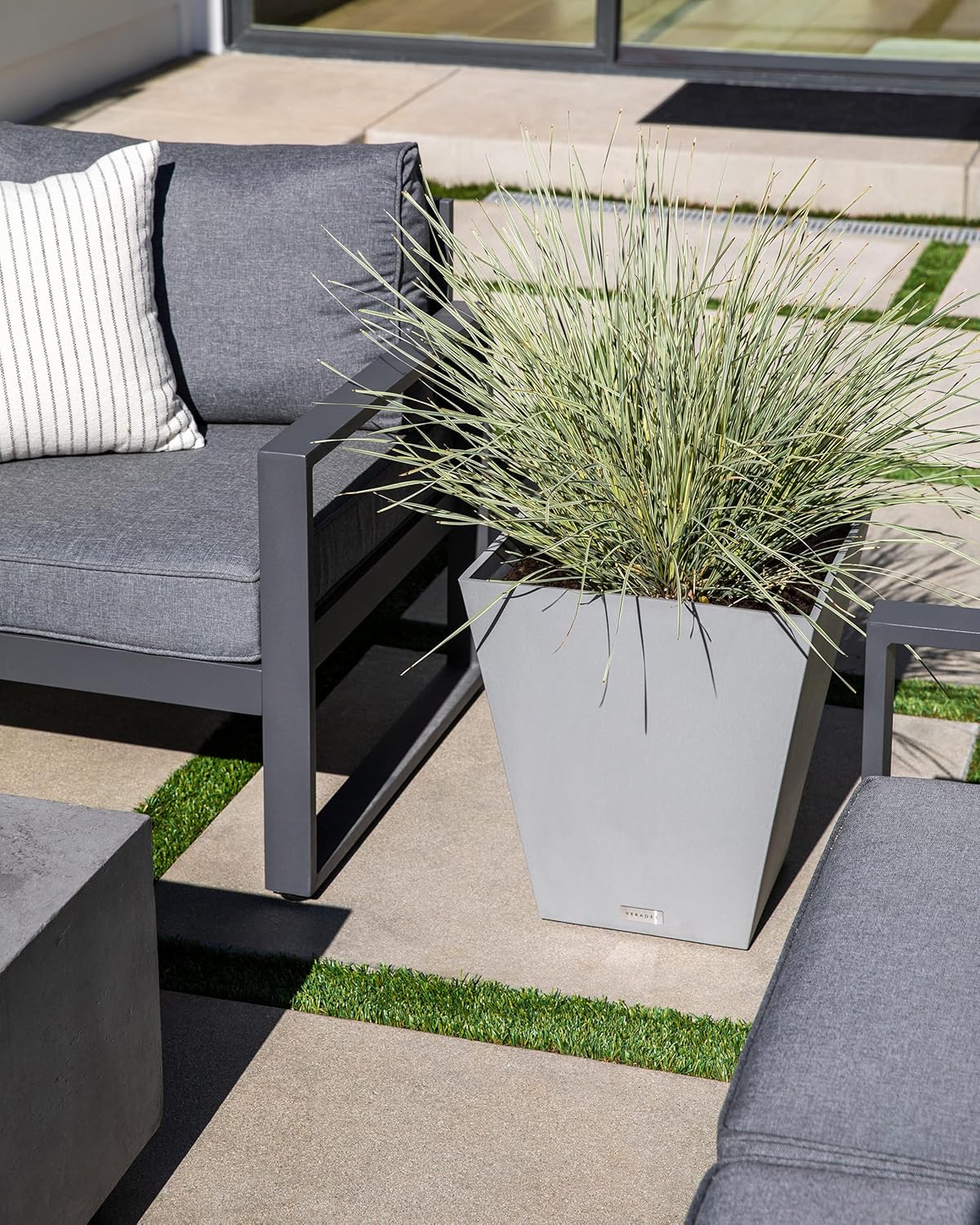 Veradek Pure Series Nobleton Plastic Planter - Large Pots for Indoor or Outdoor Porch/Patio | Durable All-Weather Use with Drainage Holes | Modern Planter Décor for Flowers, Shrubs, Trees