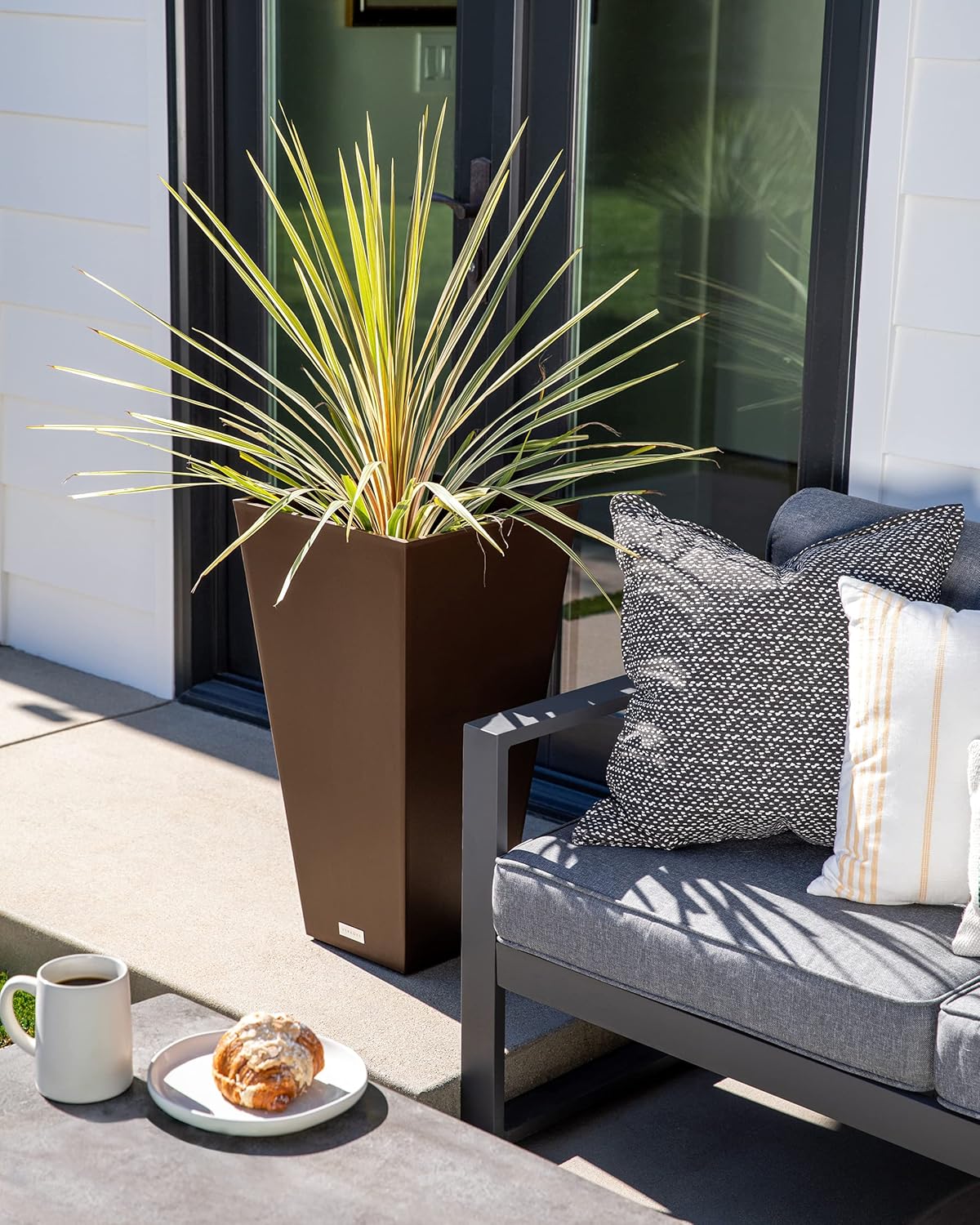 Veradek V-Resin Indoor/Outdoor Taper Planter (30 inch, Espresso)