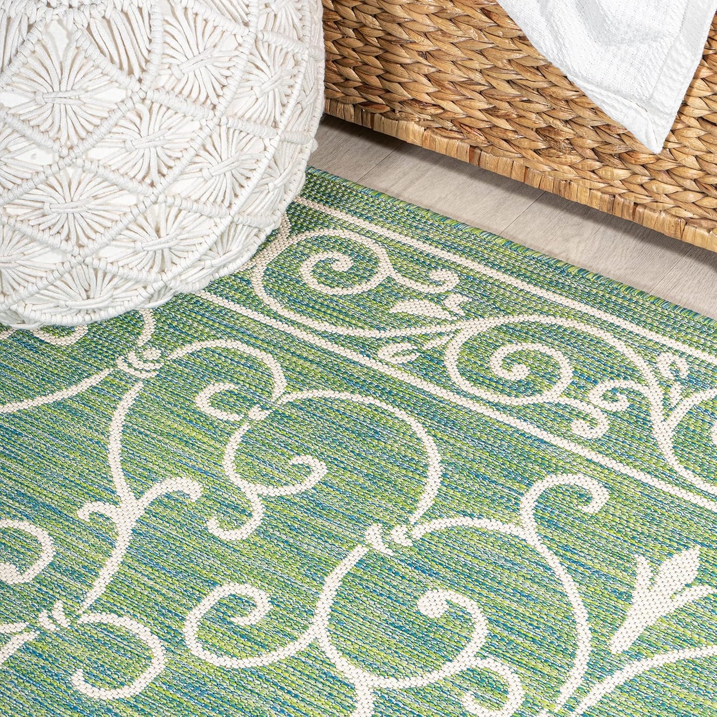 JONATHAN Y SMB106K-5R Charleston Vintage Filigree Textured Weave Indoor Outdoor Area Rug, Bohemian Coastal Classic Easy Cleaning,Bedroom,Kitchen,Backyard,Patio,Non Shedding, Green/Ivory, 5' Round