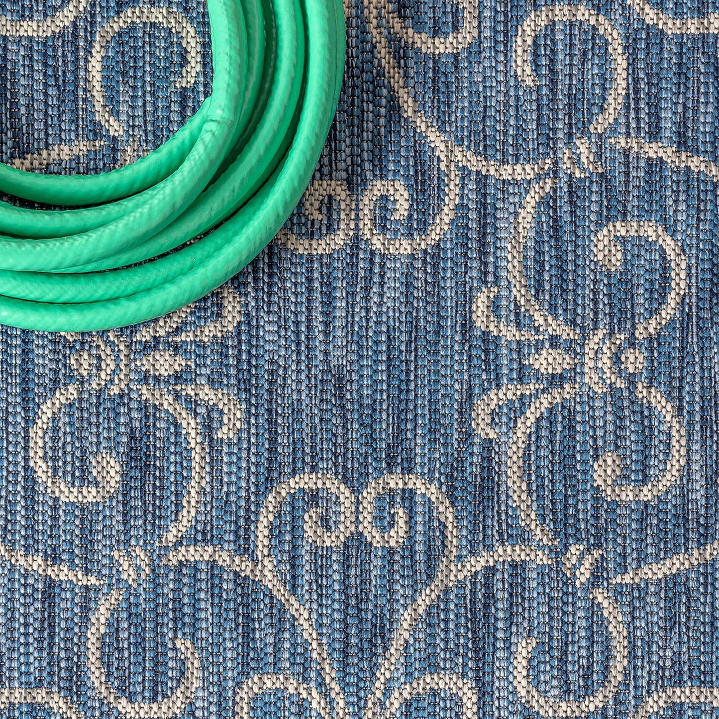 JONATHAN Y SMB106D-5R Charleston Vintage Filigree Textured Weave Indoor Outdoor Area Rug Classic Coastal Easy-Cleaning Bedroom Kitchen Backyard Patio Non Shedding, 5' Round, Navy/Gray