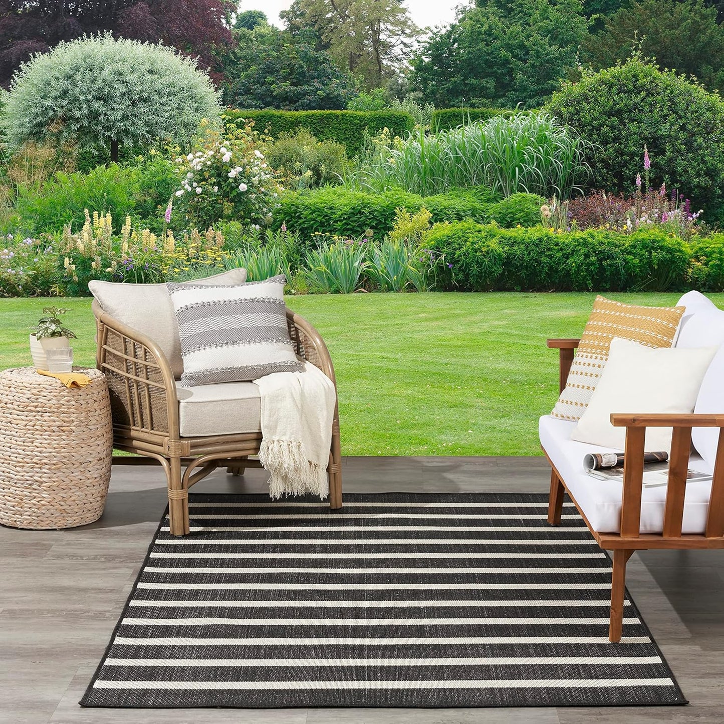 Nourison Home Positano Indoor/Outdoor Black Ivory 5' x 7' Area Rug, Easy Cleaning, Non Shedding, Bed Room, Living Room, Dining Room, Deck, Backyard, Patio (5x7)